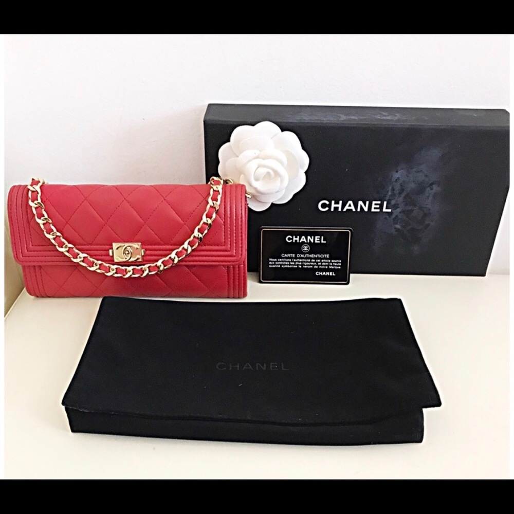 Authentic Chanel boy wallet on chain